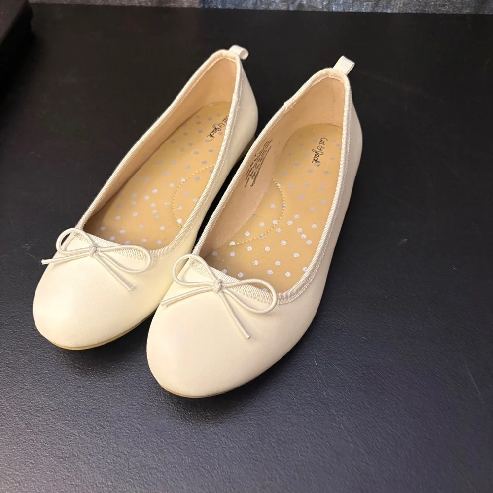 NWT Cat & Jack White Pull-on Ballet Flats Bow Accent (Girls 4)